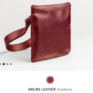 m0851 Original Flat Crossbody Bag red leather
